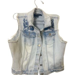 Women's Classic Sleeveless Distressed Button Down Jean Denim Jacket Vest